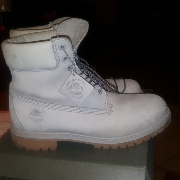 A gry Timberland boot - Picture 2 of 3